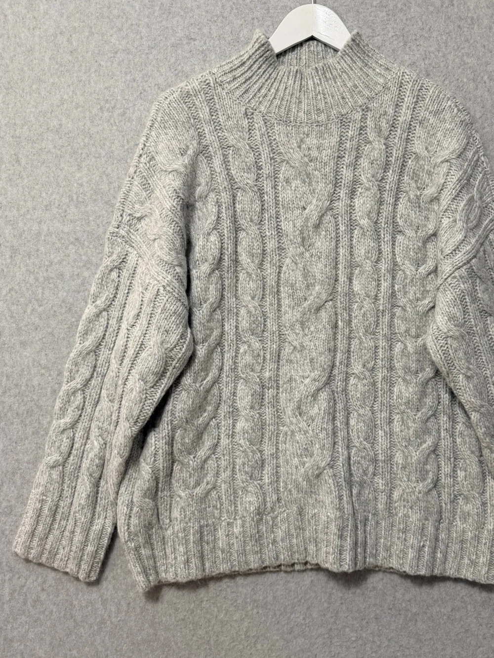 American Eagle Gray Cable Knit Mock Neck Sweater Size Medium Oversized Cozy